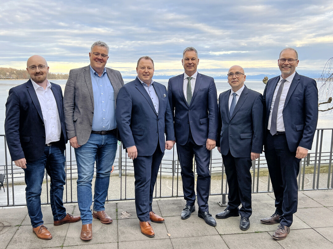 Der neu gewhlte Gesamtvorstand der BVEO (von links): Michael Penzkofer, Geschftsfhrer der Gartenbauzentrale Main-Donau eG, Jrgen Nssle, Geschftsfhrer der Wrttembergischen Obstgenossenschaft Raiffeisen eG, Daniel Bhdorf, Vorstandsvorsitzender der Erzeugergromarkt Langfrden-Oldenburg eG, Johannes Bliestle, Geschftsfhrer Reichenau Gemse eG, Thomas Schlich, Geschftsfhrer Landgard Obst & Gemse GmbH & Co. KG und Dr. Christian Weseloh, Geschftsfhrer BVEO.