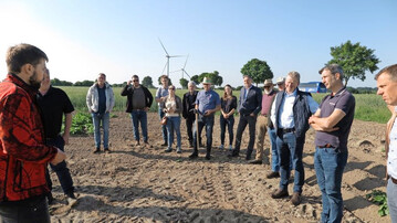 Praxis trifft Praxis: UNIKA- und DKHV-Technikgremien im Dialog zu den Herausforderungen im kologischen Kartoffelanbau.