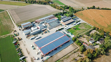 Auf dem Areal des Gemsebau Grohans in Reilingen tragen die von den Pfalzwerken installierten PV-Anlagen zum Gesamtertrag von ber 1 Mio. kWh Sonnenstrom pro Jahr bei.