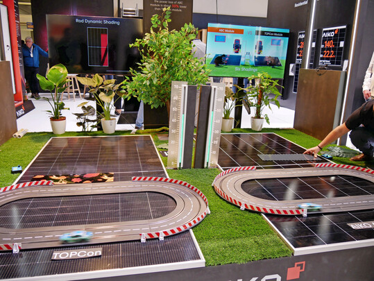 Das Rennen um die Auftr�ge f�r Photovoltaik-Anlagen ist in vollem Gange. In M�nchen traf sich die Branche auf der Messe �The smarter E Europe�. 