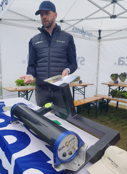 Lars Janssen stellte das Boden-Scan-System Interra Scan vor.