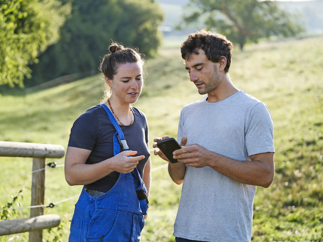 Die Web-App MeinHofKompass wurde in zahlreichen Tests mit Praktikerinnen und Praktikern für den Gebrauch am Mobilgerät optimiert.