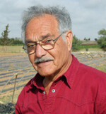 Hermann Bauer gründete 1964 das
Unternehmen für Landwirtschaftliche
Beregnungsanlagen. Dieses Jahr hat
er nach fünfzig Jahren die Geschäftsführung
in jüngere Hände, an Dennis
Wunsch und Armin Bauer, übergeben.