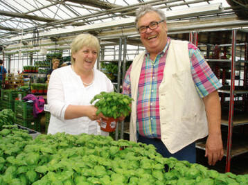 Beeindruckt zeigte sich Kordula Kovac, MdB, von der
Vielfalt und der Frische der angebauten Gemüsearten im
Gemüsebaubetrieb Wilhelm Böck & Sohn in Neufarn.
