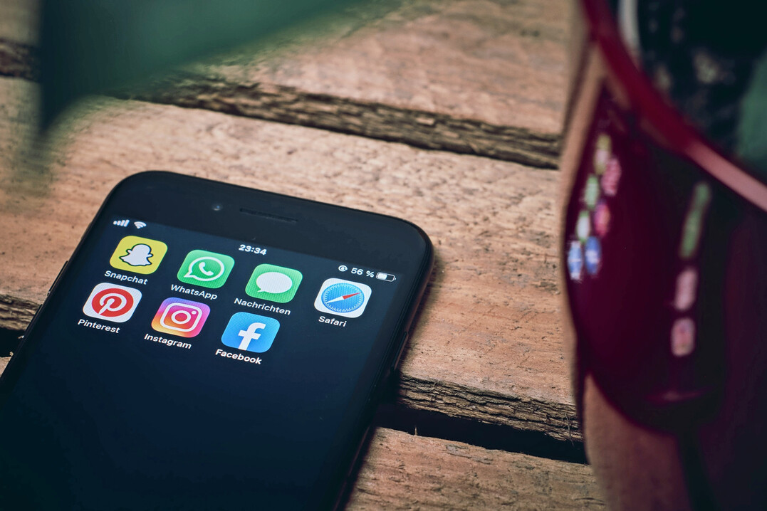 Wer die elektronische Patientenakte der SVLFG als App auf dem Smartphone nutzt, sollte jetzt aktiv werden, um die Daten für 2026 zu übertragen.