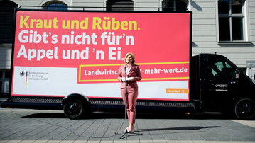 Bundesministerin Julia Klckner bei der Vorstellung der Informationsinitiative Landwirtschaft.