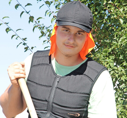 Auch Sonnen- und Hitzeschutzbekleidung wird 2026 wieder von der SVLFG gef�rdert.