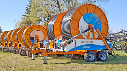 F�r die Bew�sserung im Feldgem�sebau stehen Betrieben verschiedene Techniken � unter anderem mobile Beregungsmaschinen � zur Verf�gung.