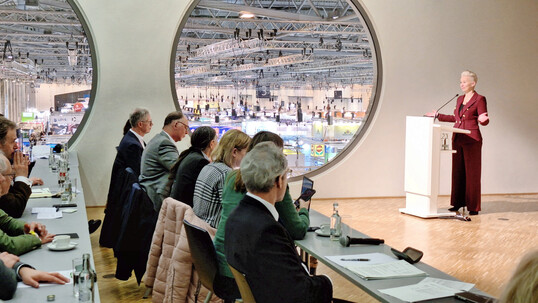 Staatssekret�rin Silvia Breher er�ffnet Runden Tisch Torfminderung in Essen.