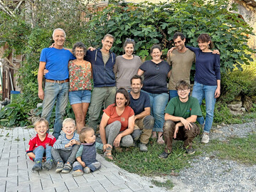 Das Team des Biohofs Oberaltertheim unter anderem mit Dieter Kraus-Egbers und seiner Frau B�rbel (hinten links), David Egbers mit Ehefrau (rechts daneben) und Lorenz Mossmann mit Ehefrau (vorne, Mitte knieend).