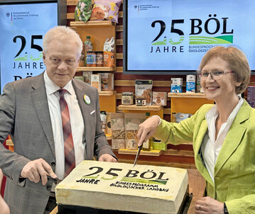Auf der Biofach in N�rnberg feiern Bundeslandwirtschaftsminister Alois Rainer und BLE-Pr�sidentin Dr. Margareta B�ning-Fesel das 25-j�hrige Bestehen des Bundesprogramms �kologischer Landbau (B�L).