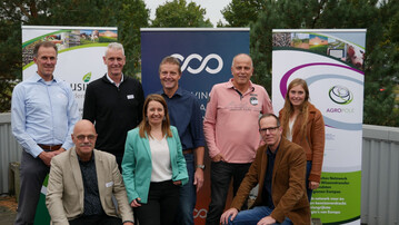 Interessanter Austausch am Niederrhein: Gert-Jan Hermanussen (Looop), Wim Thielen (Agri Business Groep Venray), Paul Slits (Looop), Yvonne van der Velden (Brightlands Campus Greenport Venlo), Dr. Stefan Mandel (MERA Tiernahrung), Marcel Claus (Gemeente Venray), Marcus Trappe (Agrobusiness Niederrhein) und Lena Manten (Agrobusiness Niederrhein). 
