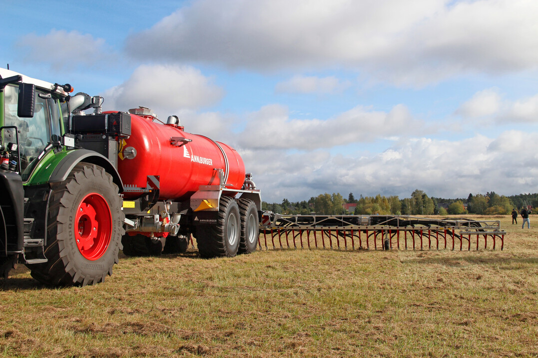 Beim Einsatz stickstoffhaltiger D�nger wird durch die Umwandlung von Ammonium in Nitrat Lachgas freigesetzt. Nitrifikationshemmer k�nnen den Prozess verlangsamen.