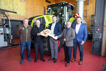 Setzen sich fr klimafreundliche Traktoren ein: Vertreter des TFZ, der BaySG und CLAAS.