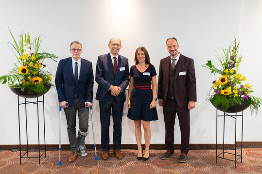 Bei der Mitgliederversammlung (v. l.): Frank Werner (Aufsichtsratsvorsitzender), Dr. Dietmar Kohlruss (Vorstand), Karin Hagdorn (neues Aufsichtsratsmitglied) und Christian Senft (Vorstand).