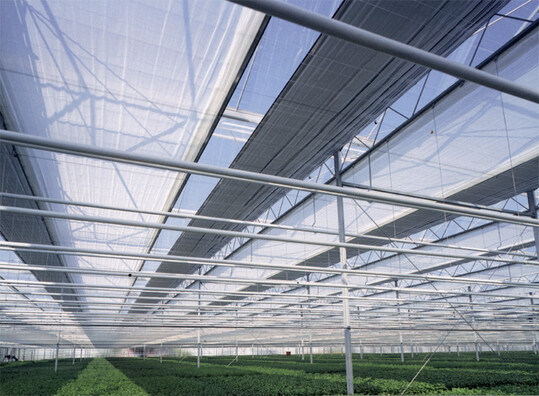 Auch die Plantechnik Hartmann GmbH setzt auf das schwedische Gewebe aufgrund der hohen Lichtdurchlässigkeit.