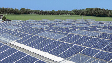 Mit Photovoltaikanlagen lsst sich die gratis Sonnenenergie auch im Gartenbau nutzen.