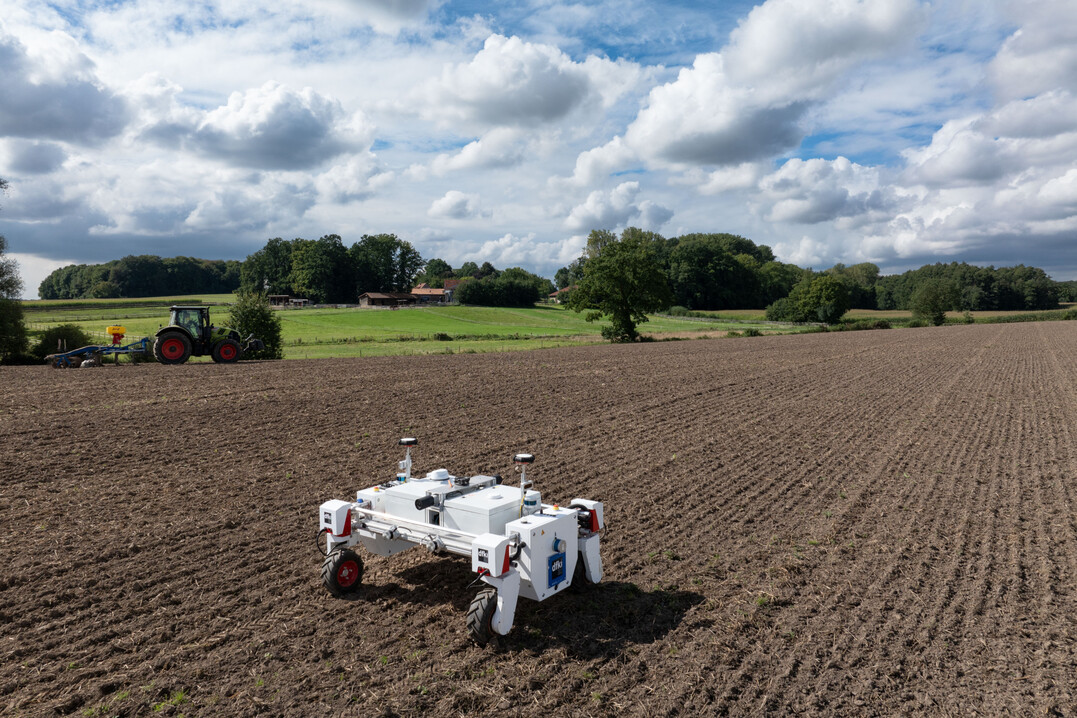 Forschende des Deutschen Forschungszentrums fr Knstliche Intelligenz (DFKI) arbeiteten daran, dass sich Roboter auf einem landwirtschaftlichen Betrieb autonom zurechtfinden knnen. Beim Spot Farming knnte die Technologie eingesetzt werden.