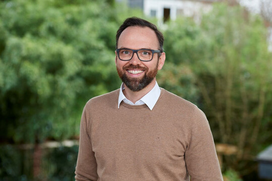 Dennis Hlzer ist Bereichsleiter Vertrieb national bei der Gartenbau-Versicherung.