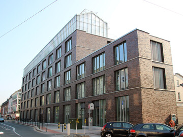 Auenansicht neues Jobcenter Oberhausen mit gebudeintegriertem Dachgewchshaus inkl. Forschungsbereich des Fraunhofer UMSICHT.