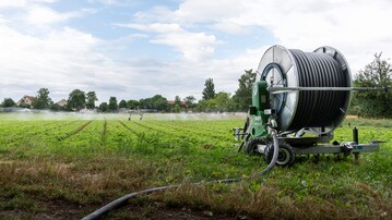 Im Beratungsblatt Technik in der Feldbewsserung  Systemvergleich erfahren Sie mehr ber die bedeutsamsten Bewsserungsverfahren und deren Einordnung.