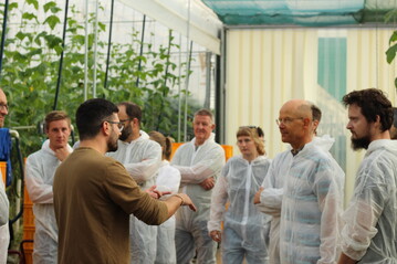 Die Bio Fruchtgemse Produzenten e. V. bei der Betriebsbesichtigung im Betrieb Biogemse Hegau.