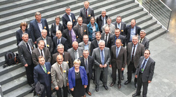 Die Mitglieder des Bundesauschusses Obst und Gemüse diskutierten mit dem Vorsitzenden
der Arbeitsgruppe Ernährung und Landwirtschaft der CDU/ CSU-Bundestagsfraktion
Franz-Josef Holzenkamp, Gitta Connemann, MdB, und Kordula Kovac, MdB, über dringende
Nachbesserungen beim Mindestlohngesetz Anfang April im Paul-Löbe-Haus in Berlin.