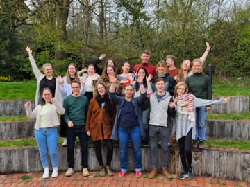 Lernen, ben, austauschen, vernetzen. Das Training off-the-job ist vielseitig. Nach dem Prsenzseminar gehen die Trainees vom 20. Jahrgang gestrkt in die zweite Hlfte des Programms ber.