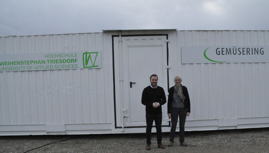 Der Gemsering Thringen hat der Hochschule Weihenstephan Triesdorf zu Forschungszwecken einen Growtainer der Firma Green Tech Agro in Form einer Dauerleihgabe zur Verfgung gestellt.  In diesem knnen unter LED-Beleuchtung in vertikalen Pflanzsystemen Salate und Kruter lokal und ressourceneffizient produziert werden.   