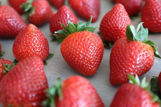 Frisch schmecken Erbeeren einfach am besten. Die Zeit heimischer Erbeeren hat nun begonnen. 