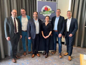 Von links: Christian Weseloh, Geschftsfhrer der BVEO; Dirk Matuszewski, Vorstand Gartenbauzentrale Papenburg eG; Florian Wolz, Geschftsfhrer Franken-Gemse eG; Suse-Kat-rin Jamrath, stellvertretende Geschftsfhrerin der BVEO; Christian Vogt, Geschftsfhrer Pilzland Vertriebs GmbH und Johannes Bliestle, Vorsitzender der BVEO.