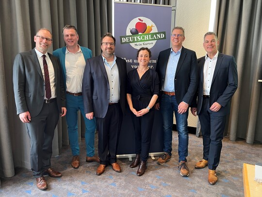 Von links: Christian Weseloh, Geschftsfhrer der BVEO; Dirk Matuszewski, Vorstand Gartenbauzentrale Papenburg eG; Florian Wolz, Geschftsfhrer Franken-Gemse eG; Suse-Kat-rin Jamrath, stellvertretende Geschftsfhrerin der BVEO; Christian Vogt, Geschftsfhrer Pilzland Vertriebs GmbH und Johannes Bliestle, Vorsitzender der BVEO.