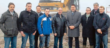 Grnes Licht fr Paprika in Singen-Beuren: vordere Reihe: Thomas Wehrle, Mathias Rckert,Tobias
Jrg, Minister Kberle, Johannes Bliestle, Matthias Keller, Clemens Blum; hintvere Reihe: Klaus
Niederberger, Norbert Baur