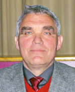 Dr. Ralf Marold: „Manchmal
empfiehlt es sich, den Unkrautbefall
einer Arznei- und Gewürzpflanzenkultur
rechtzeitig und
durchgreifend zum Beispiel mittels
Abmulchen zu bekämpfen.“