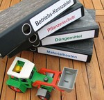 Abbildung 1: Achtzig
verschiedene Betriebskennzahlen
werden im
Gemüsebau ermittelt.
Nutzen Sie die Chance,
im Betriebsvergleich
mehr über Ihren Betrieb
zu erfahren!