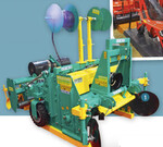 Die Ortiflor-Umkehrfräse vergräbt Steine, Erdschollen und nivelliert das Saatbett.