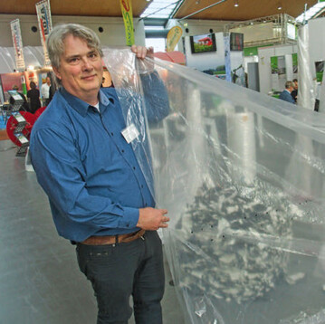 Bernhard Bckenhoff zeigte eine Minitunnelfolie fr Grnspargel. 