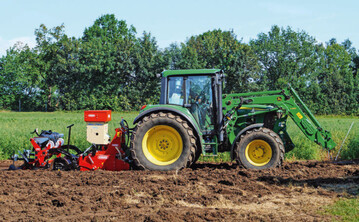 Der Mix Tiller Dry ist ein geeignetes Gert zum Ausbringen von Basamid und dem Aufbringen der Folie in einem Arbeitsgang.
