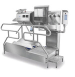 Die Check-In-Station-III-1800-R-Highline mit dem Face-Checkpoint (r.).