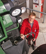 Diesel ist teurer geworden. Umso mehr lohnt es sich, die eigene Fahrweise zu überprüfen, denn die bestimmt etwa 20 % des Dieselverbrauchs.