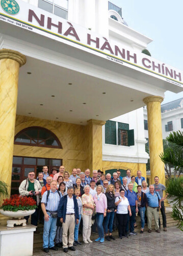 Internationaler Besuch und Information ber den vietnamesischen Gemsebau in der Universitt Hanoi: Vierzig Interessierte aus Deutschland, sterreich, Frankreich, Polen und der Schweiz berzeugten sich auf der Studienreise der Bundesfachgruppe Gemsebau von dem aufstrebenden Gemsebau in Vietnam.