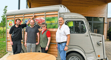 Die Betriebsleiterfamilie (v.l.n.r.): Johannes Bauerle, Phillip Bauerle, Karin Bauerle, Klaus Bauerle