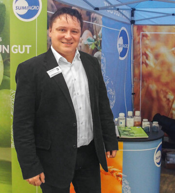 Steffen Boedecker: Wir, bei Sumi Agro, versuchen die Biostimulanzien verstrkt in den Fokus zu setzen. Damit untersttzen wir den Verbraucherwillen, minimieren die Rckstandsproblematik und bieten Lsungen fr die vermehrt wegfallenden Wirkstoffe. 