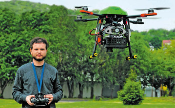 Damit gegebenenfalls mehrere Drohnen in einem gemeinsamen Aktionsraum als fliegende Sensorplattform und Leitzentrale fr autonom arbeitende Landmaschinen agieren knnen, ist ein schnelles 5G-Netz unerlsslich.