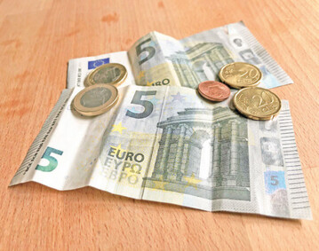 Am 01.01.2024 ist der Mindestlohn in Deutschland auf 12,41  gestiegen, was viele Diskussionen zu den Lohnkosten auslst.
