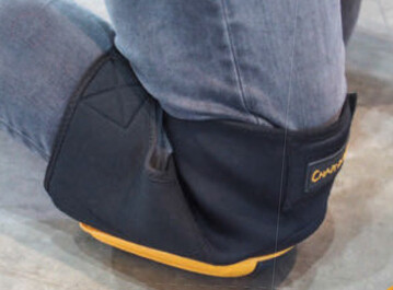 Der Gel-Knieschoner 70.600 Select & More von Chaps & More sitzt rutschfest am Knie. 