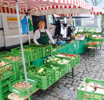 Familie Herboldsheimer ist ein eingespieltes Team: Vater Walters Welt ist die Produktion, Betriebsleiter Gerhard Herboldsheimer liebt die Vielfalt, im Anbau, wie in der Vermarktung, Mutter Christa ist die unverzichtbare direkte Schnittstelle zum Kunden.
