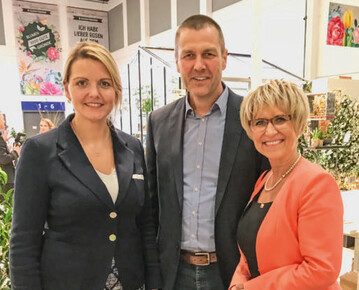 Christian Ufen, Vorsitzender der Fachgruppe Gemüsebau im BOG, begrüßte auf der IGW 2018 die Landwirtschaftsministerin Nordrhein-Westfalens (NRW) Christina Schulze Föcking (l.) und die Präsidentin des Gartenbauverbands NRW Eva Kähler-Theuerkauf.
