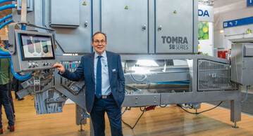 Wilfried Thelen erklrte den Peelscanner, das automatische Schalenerkennungssystem von Tomra. 