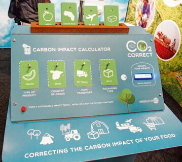 CO2 Correct berechnet den CO2-Fuabduck inklusive Transport und Verpackung.